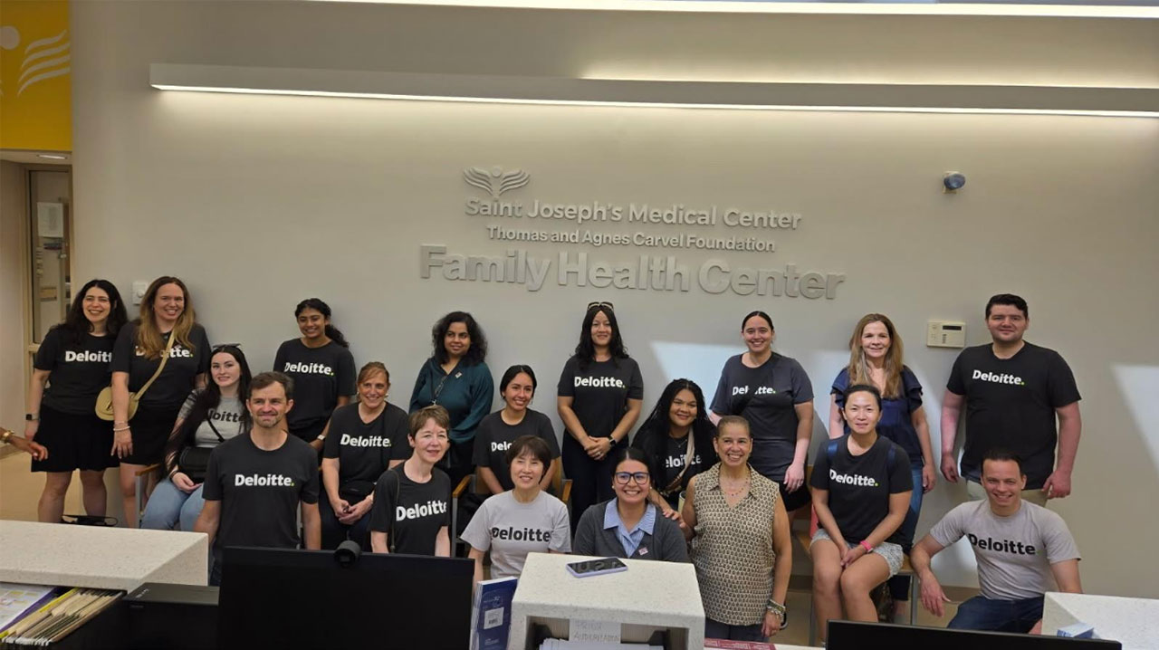 featured image for Saint Joseph’s Medical Center Welcomes Volunteers at Family Health Center for Story Time and More post